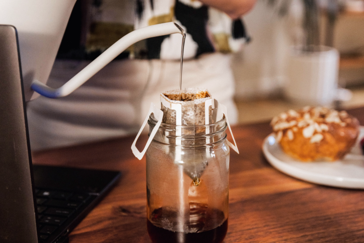 Easy way of brewing Hooked Coffee pouches using only hot water